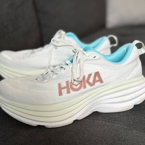 HOKA Women's White Bondi size 8